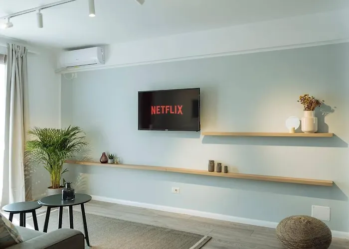 Sunny 2br Flat - Old Town View *