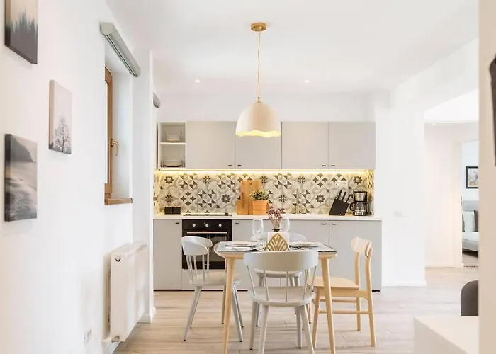 Sunny 2br Flat - Old Town View * Bukareszt