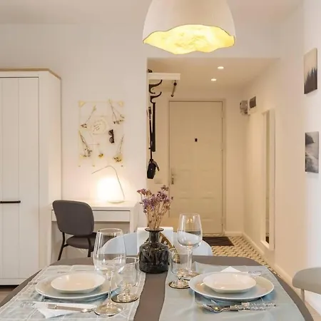 Sunny 2br Flat - Old Town View 公寓 *