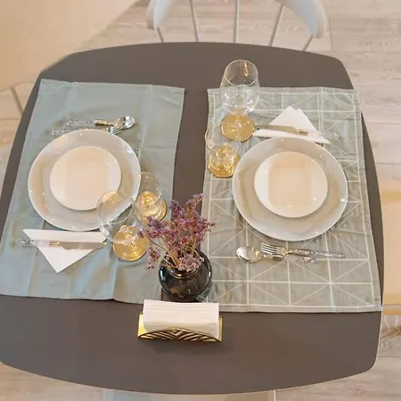 Sunny 2br Flat - Old Town View