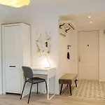 Sunny 2br Flat - Old Town View Bucureşti