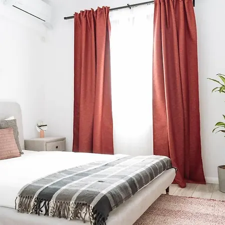 Daire Sunny 2br Flat - Old Town View