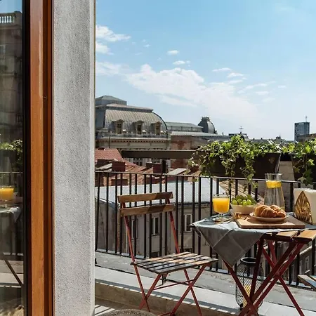 Sunny 2br Flat - Old Town View *