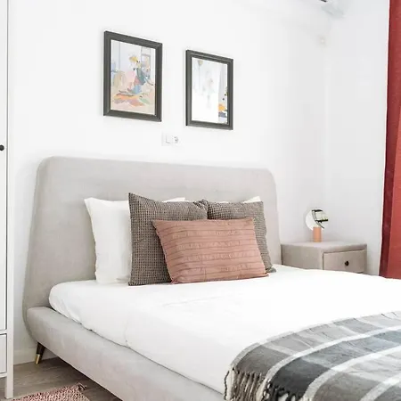 Sunny 2br Flat - Old Town View *