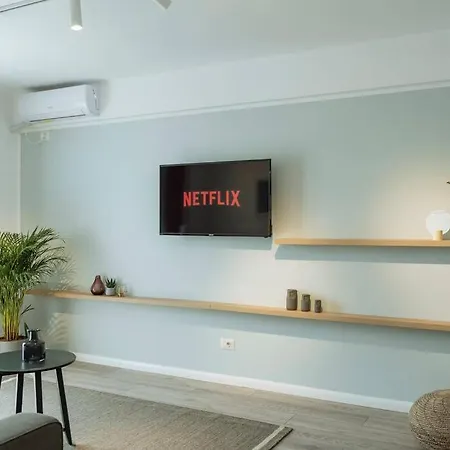 Sunny 2br Flat - Old Town View *