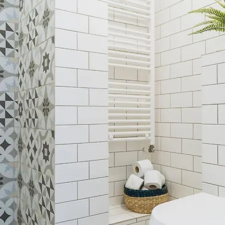 Sunny 2br Flat - Old Town View דירה *