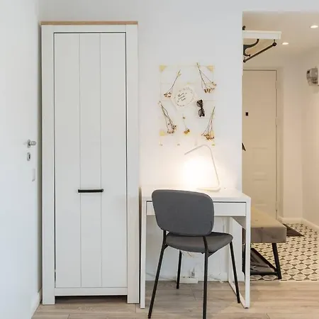 Sunny 2br Flat - Old Town View Apartment *