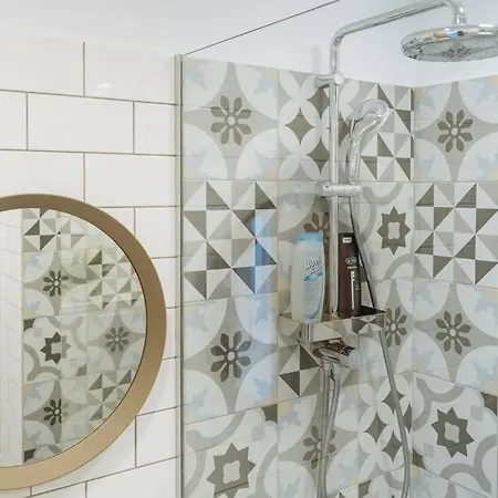 Sunny 2br Flat - Old Town View * Bükreş