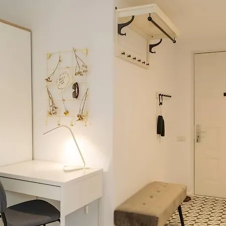 Daire Sunny 2br Flat - Old Town View