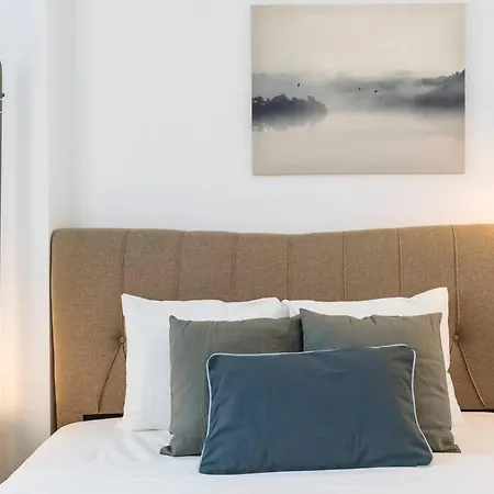 Apartment Sunny 2br Flat - Old Town View *