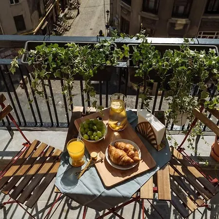 Sunny 2br Flat - Old Town View Daire