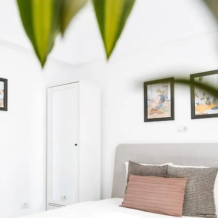 Sunny 2br Flat - Old Town View Bükreş