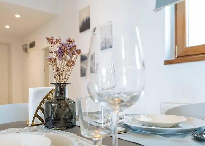 Sunny 2br Flat - Old Town View