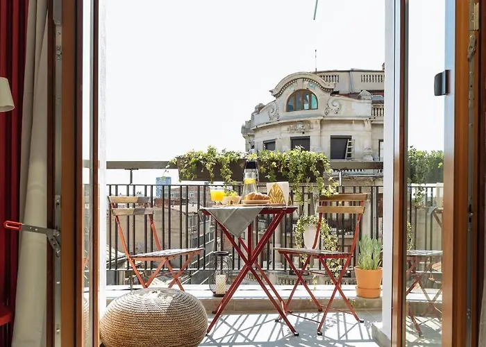 Sunny 2br Flat - Old Town View Апартаменти *