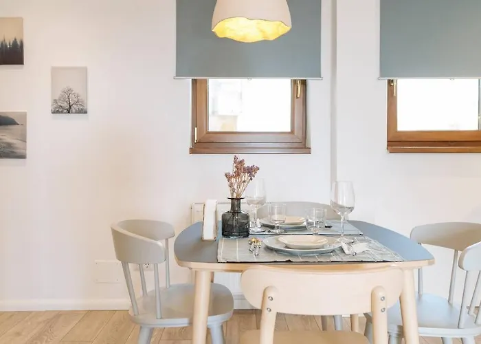 Sunny 2br Flat - Old Town View Апартаменти Бухарест