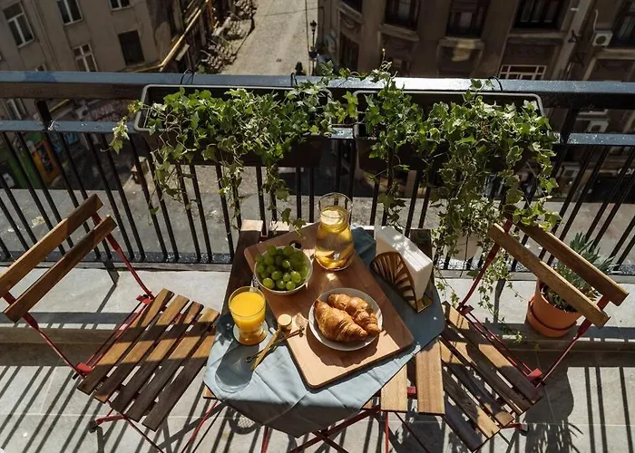 Sunny 2br Flat - Old Town View Apartman