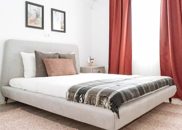 Sunny 2br Flat - Old Town View Apartamento