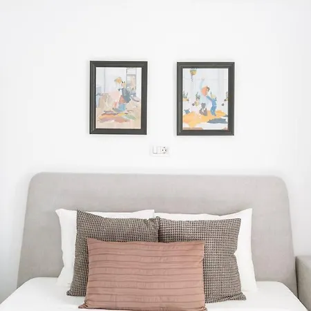 Sunny 2br Flat - Old Town View * Bükreş