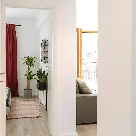 Daire Sunny 2br Flat - Old Town View
