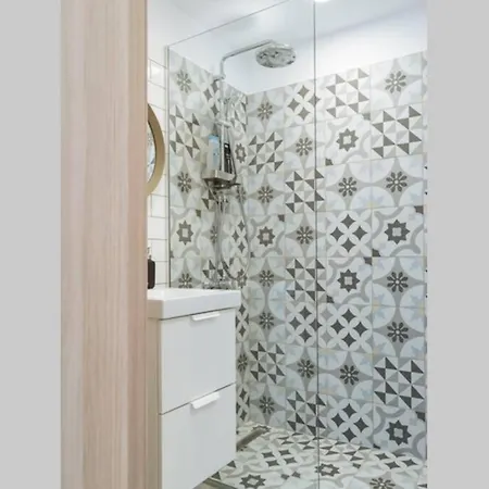 Daire Sunny 2br Flat - Old Town View