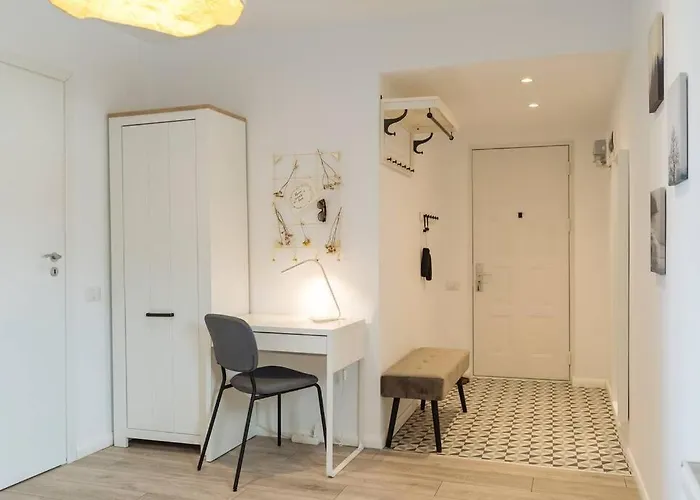 Sunny 2br Flat - Old Town View Boekarest